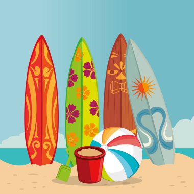 sörf tahtaları sahne ile plaj manzara