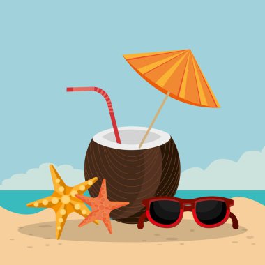 Hindistan cevizi kokteyl sahne ile plaj manzara