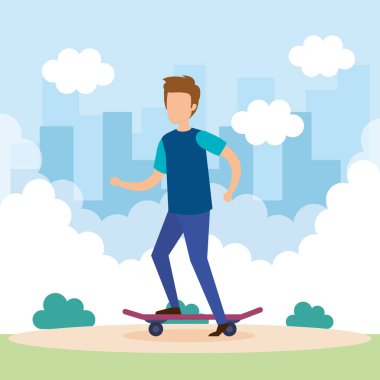 Genç adam parkta kaykay