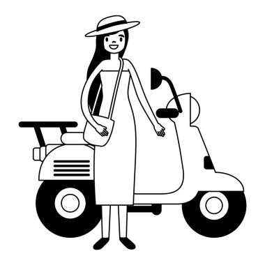 çanta ayakta motosiklet yakınındaki kadınla