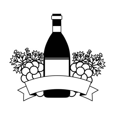 şarap şişeleri ve üzüm şerit