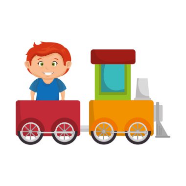 Tren oyuncak olan küçük çocuk