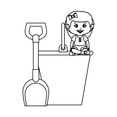 kum kova ile küçük kız