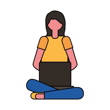 laptop oturma kullanan kadın