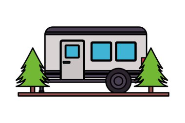 Karavan römork ağaçlar