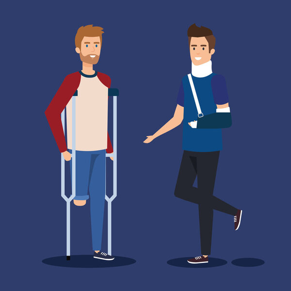 инвалид с костылями и человек с переломом руки
