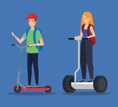 elektrikli scooter sürme sırt çantası olan öğrenciler