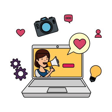 genç kadın laptop ile Sosyal Medya simgeler