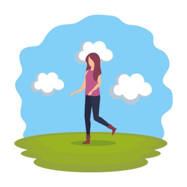 güzel ve genç kadın parkta