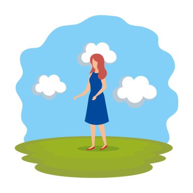 güzel ve genç kadın parkta