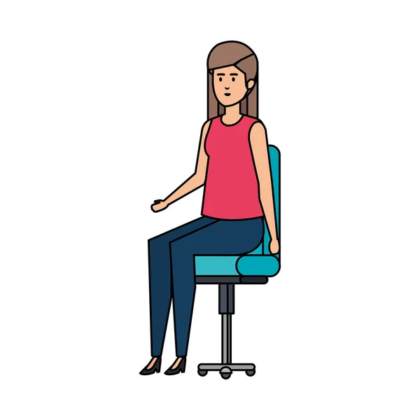 Mulher sentada na cadeira do escritório —  Vetores de Stock