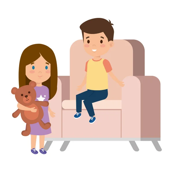 Pequeño niños pareja sentado en sofá con oso teddy — Vector de stock