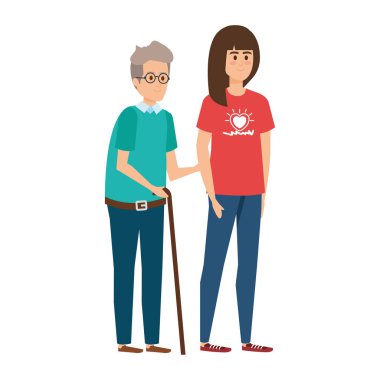 Genç bir kadın dedesine yardım ediyor.