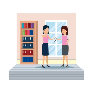 işyerinde akıllı telefon ile iş kadınları