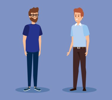 rahat giysiler ve saç modeli ile güzel erkekler