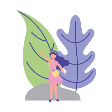 Yaprakları doğal olan genç bir kadın.