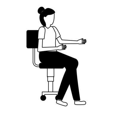 ofis sandalye üzerinde oturan kadın