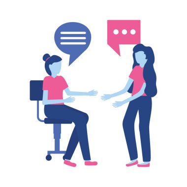 Kadınlar ofis koltuğunda oturuyor.