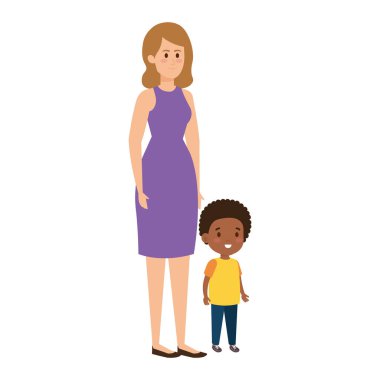 Afro oğlu olan genç bir anne.