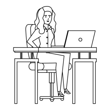 İşyerinde şık iş kadını