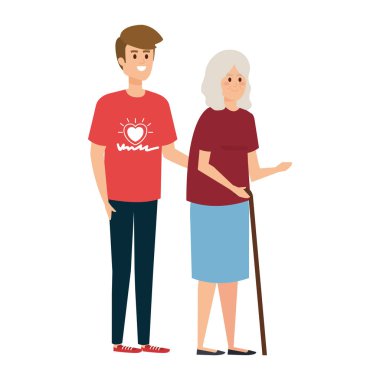 Genç adam büyükannesine yardım etmeye gönüllü.