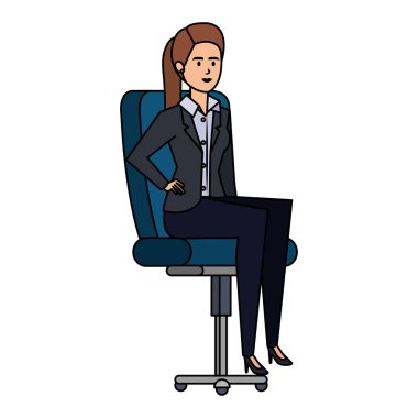 şık iş kadını ofis koltuğunda oturmak