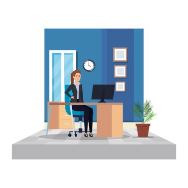 İşyerinde şık iş kadını