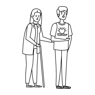 Genç adam büyükannesine yardım etmeye gönüllü.