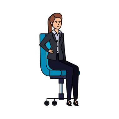 şık iş kadını ofis koltuğunda oturmak