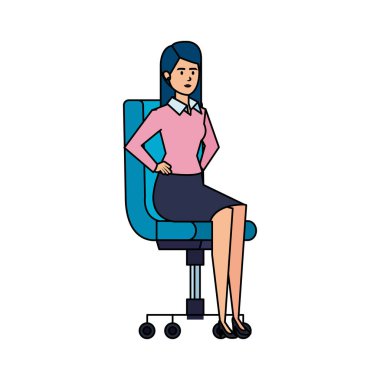 şık iş kadını ofis koltuğunda oturmak