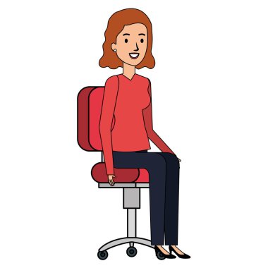 İş kadını ofis koltuğunda oturuyor.