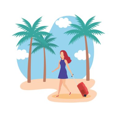 turist kız sahilde çanta