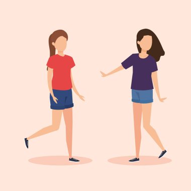 saç modeli ve rahat giysiler ile güzel kadınlar