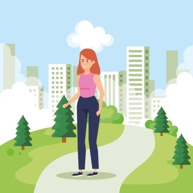 Şehir parkındaki sıradan elbiseli kadın.