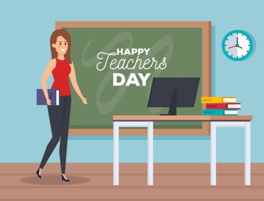 Tahtası olan kadın öğretmen ve kitapları olan bilgisayar.