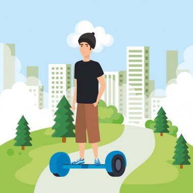 parkta elektrikli scooter sürme adam