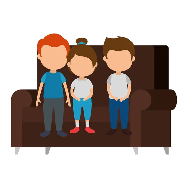 Mignons et petits enfants dans les personnages du canapé — Image vectorielle