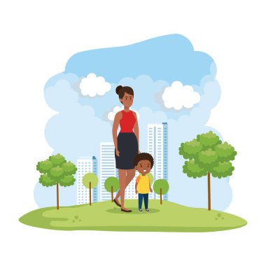 park sahnesinde küçük oğlu ile afro anne