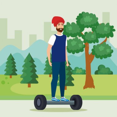 şapkalı elektrikli scooter sürme adam