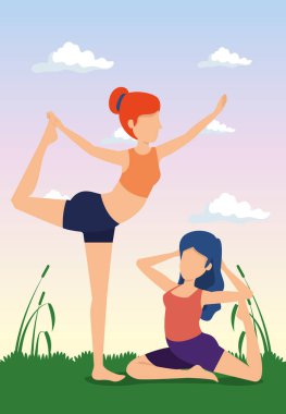 Kadınlar bitkilerle yoga egzersizi yapar.