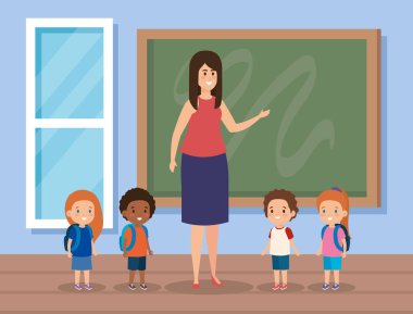 tahta ve sınıfta çocuklar ile öğretmen kadın