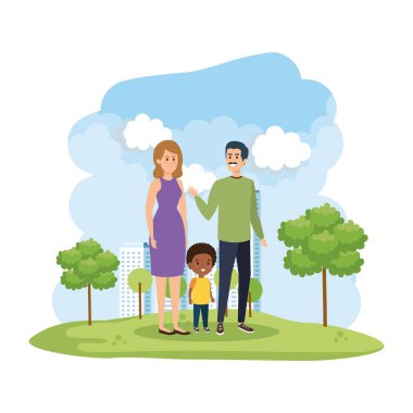 park sahnesinde oğlu ile ırklar arası anne çift