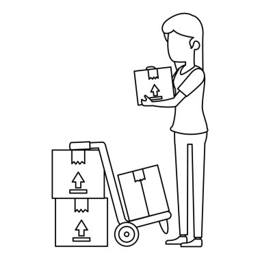 kutu ve sepeti ile mal alan kadın