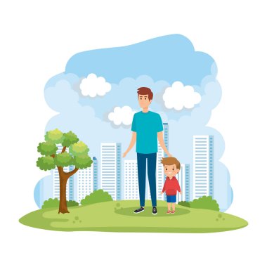 Park sahnesinde oğlu olan genç bir baba.