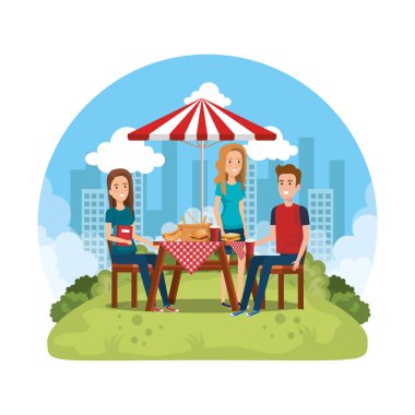 piknik partisinde bir grup insan