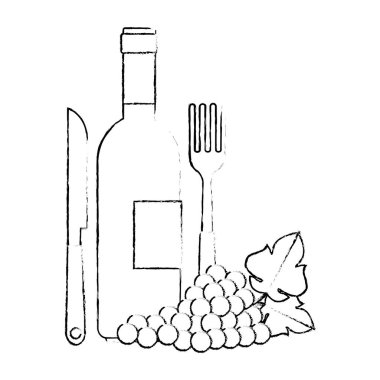 cutleries ve üzüm ile şarap şişesi