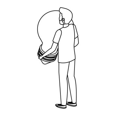 Genç adam ampul ışığı kaldırıyor.