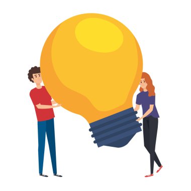 Genç çift ampul ışığı kaldırıyor.