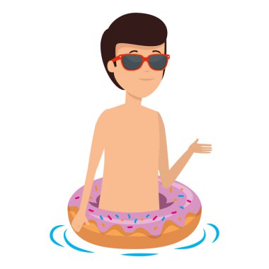 Güneş gözlüklü ve yüzer vaziyette genç bir adam.