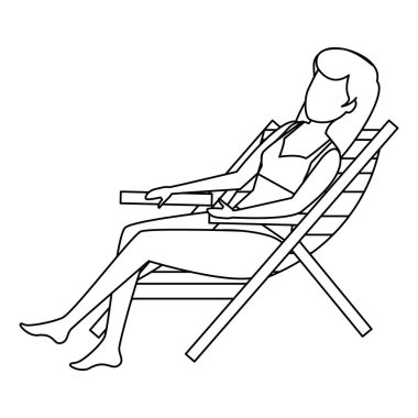 plaj sandalyesinde oturan mayo ile güzel kadın